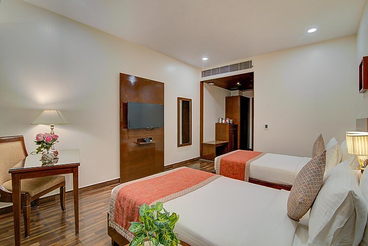 Twin-Deluxe-AC-Room-Standard-Pathaleshwara-Sadan