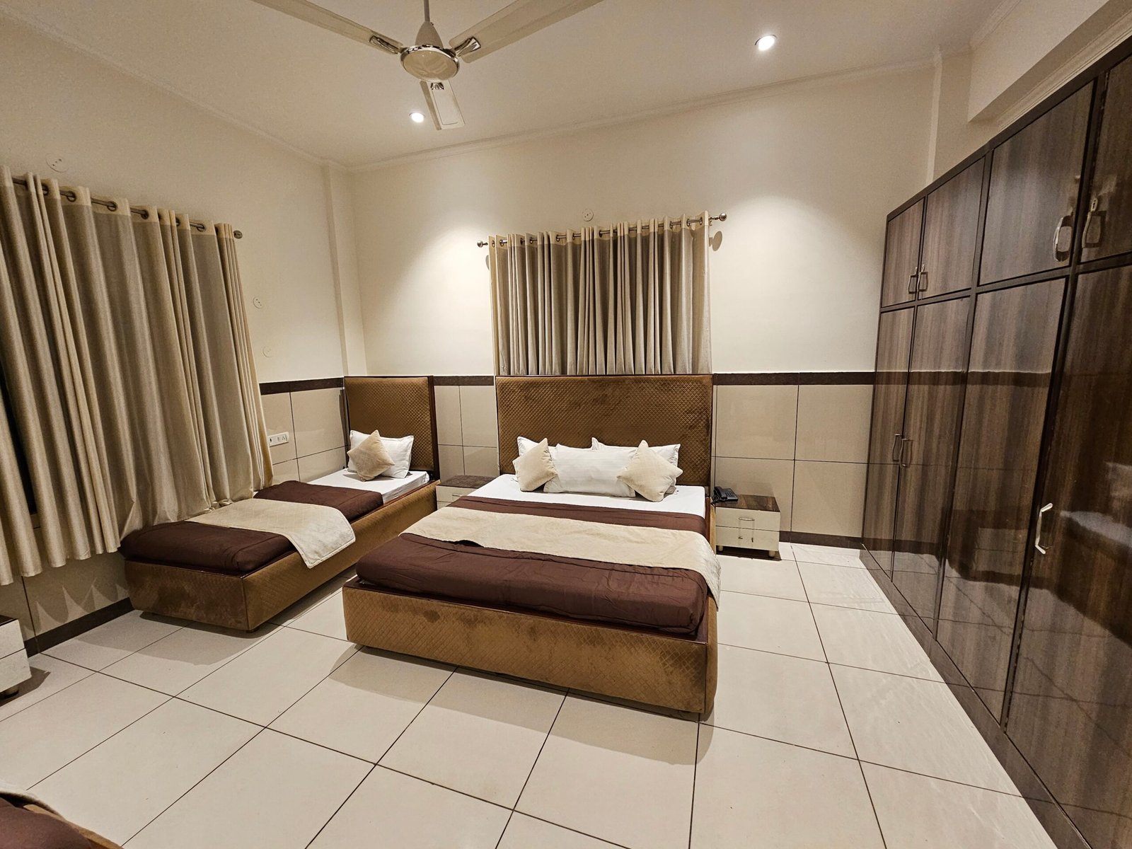 3 pax sleeps 1 room 1 king size beds and 1 single beds at pathaleshwara sadan